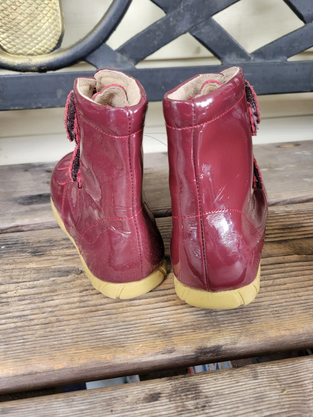 LIVIE & LUCA / FLORET SZ 11C VGUC MAROON patent petals & scalloped Boots